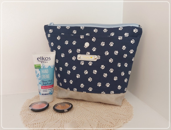 Kulturtasche Dunkelblau mit weißen Pfoten und grauem Wildlederimitat
