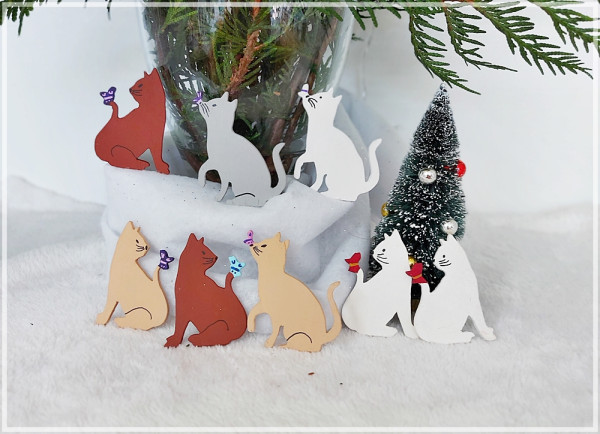 Holzanhänger in Katzenform, verschiedene Farben und Formen