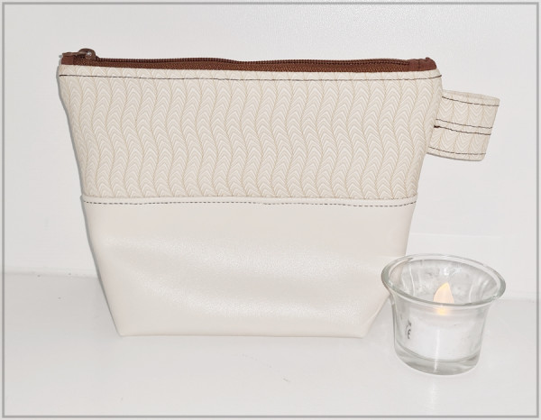 Champagnerfarbene Kosmetiktasche